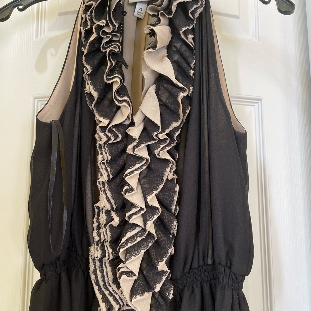 Super cute top from Neiman Marcus collection! Never worn - Picture 2 of 4